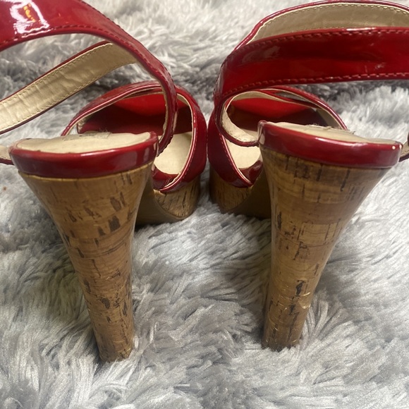 Steve Madden Roxann Red Cork Heel Platform Sandals Size 8.5 Excellent Condition - Picture 9 of 10
